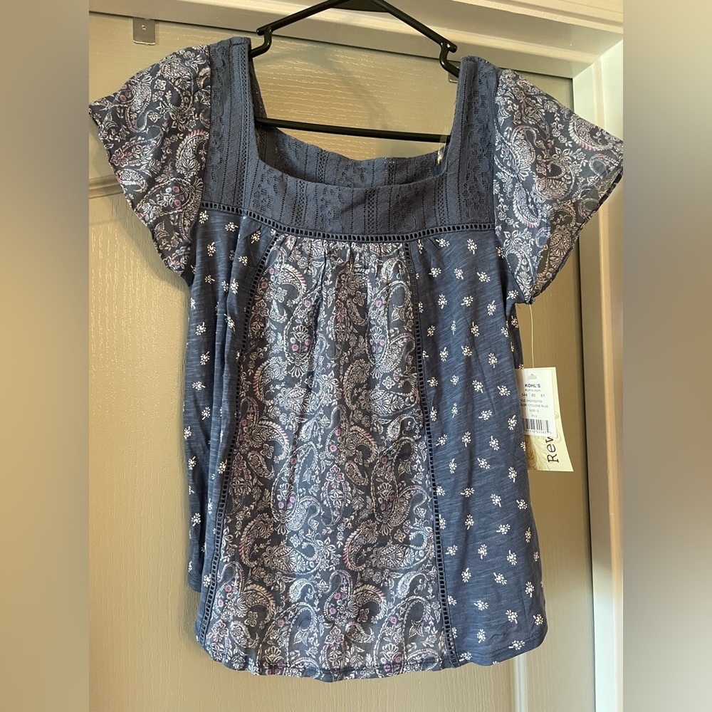 NWT Blue Paisley Junior’s Small Top